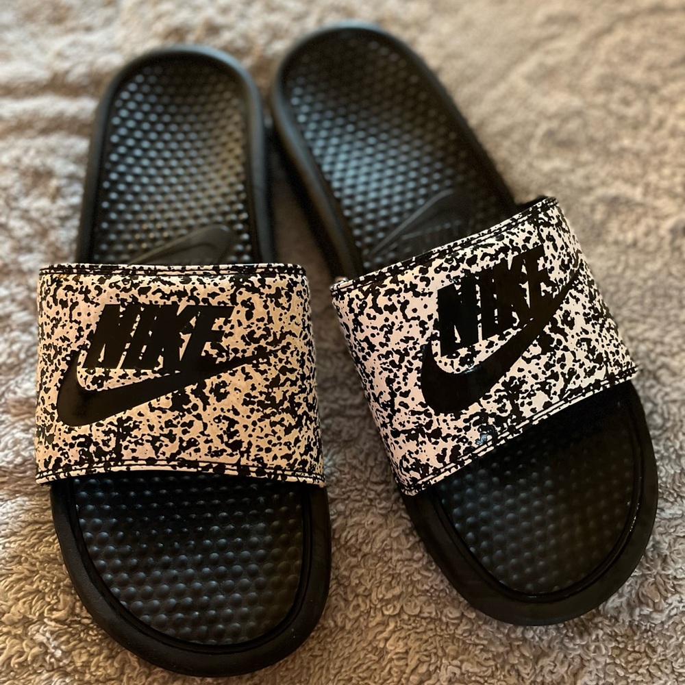 Men’s like new Nike Slides